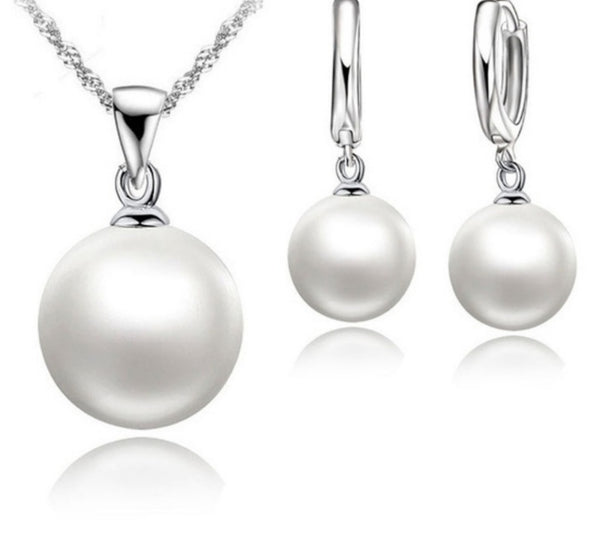 Classic Pearl Jewelry Set – Necklace & Earrings in White or Champagne